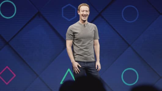 Mark Zuckerberg: los cambios de Facebook redujeron el tiempo de permanencia en el sitio en 50 millones de horas al día en el cuarto trimestre