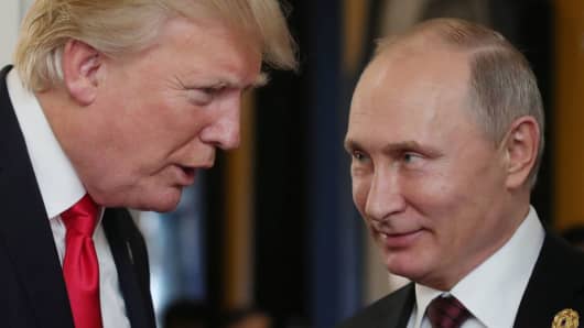US President Donald Trump and Russia's President Vladimir Putin at the APEC leaders' summit on November 11, 2017.