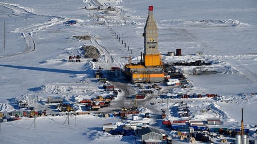 A gas derrick at the village of Sabetta in the Kara Sea shore line on the Yamal Peninsula in the Arctic circle on April 16, 2015.