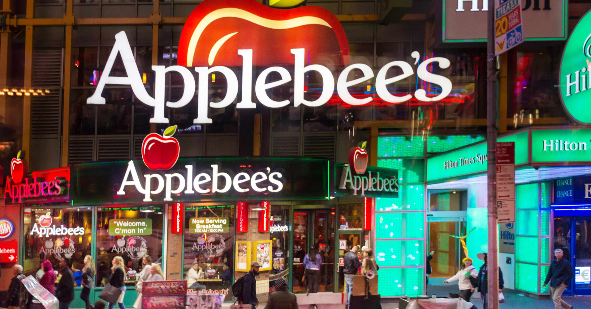 Applebee's plans to pare as many as 80 locations