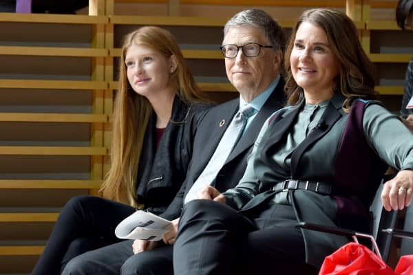 Phoebe Adele Gates, Bill Gates y Melinda Gates asisten a los Porteros 2017.