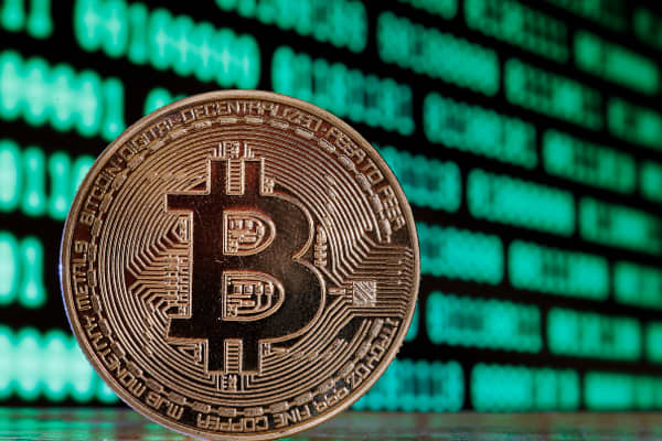 Berkshire's Charlie Munger: Bitcoin is worthless artificial gold