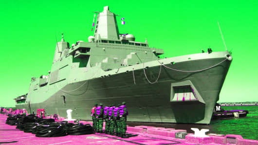 An amphibious transport dock ship Pre-Commissioning Unit (PCU) Arlington (LPD 24) is positioned at its berth at its new homeport of Naval Station Norfolk,Virgina.