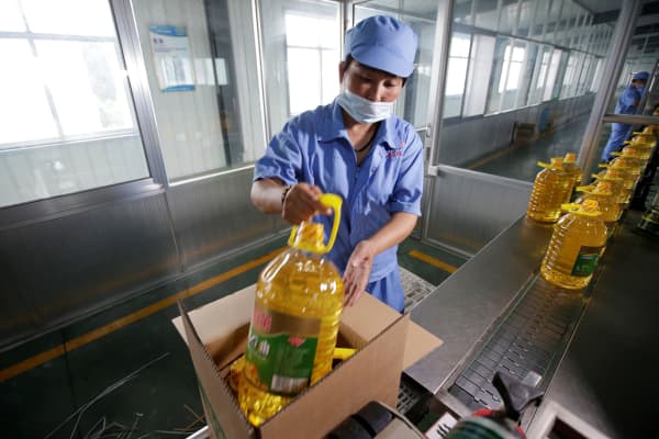 A worker packs bottles of soybean oil made from U.S. imported soybeans at the plant of Liangyou Industry and Trade Co., in Qufu, China, July 4, 2018.
