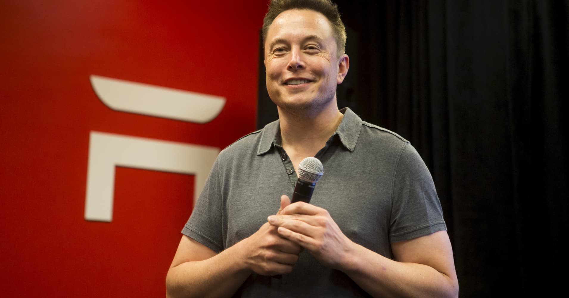 Elon Musk ends brief flirtation with taking Tesla private, cites belief that company is 'better off'