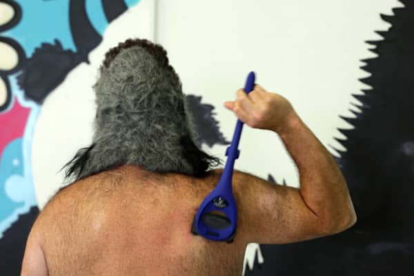 Bakblade allows men to shave their own backs.
