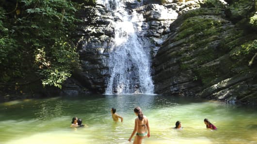 Costa Rica, Puntarenas, Dominical. Posa azul waterfalls in Uvita.
