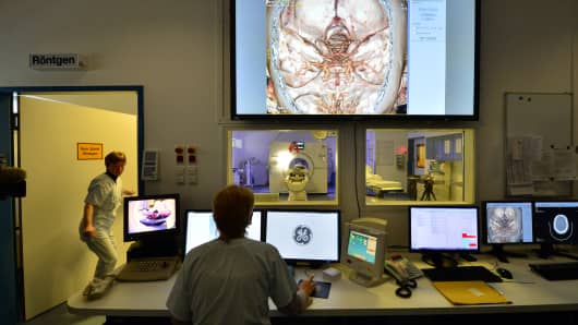 An examination with a CT scanner is prepared in the emergency room of the university hospital (UKJ) in Jena, Germany. The GEÂ Healthcare scanner is called the RevolutionÂ CT.