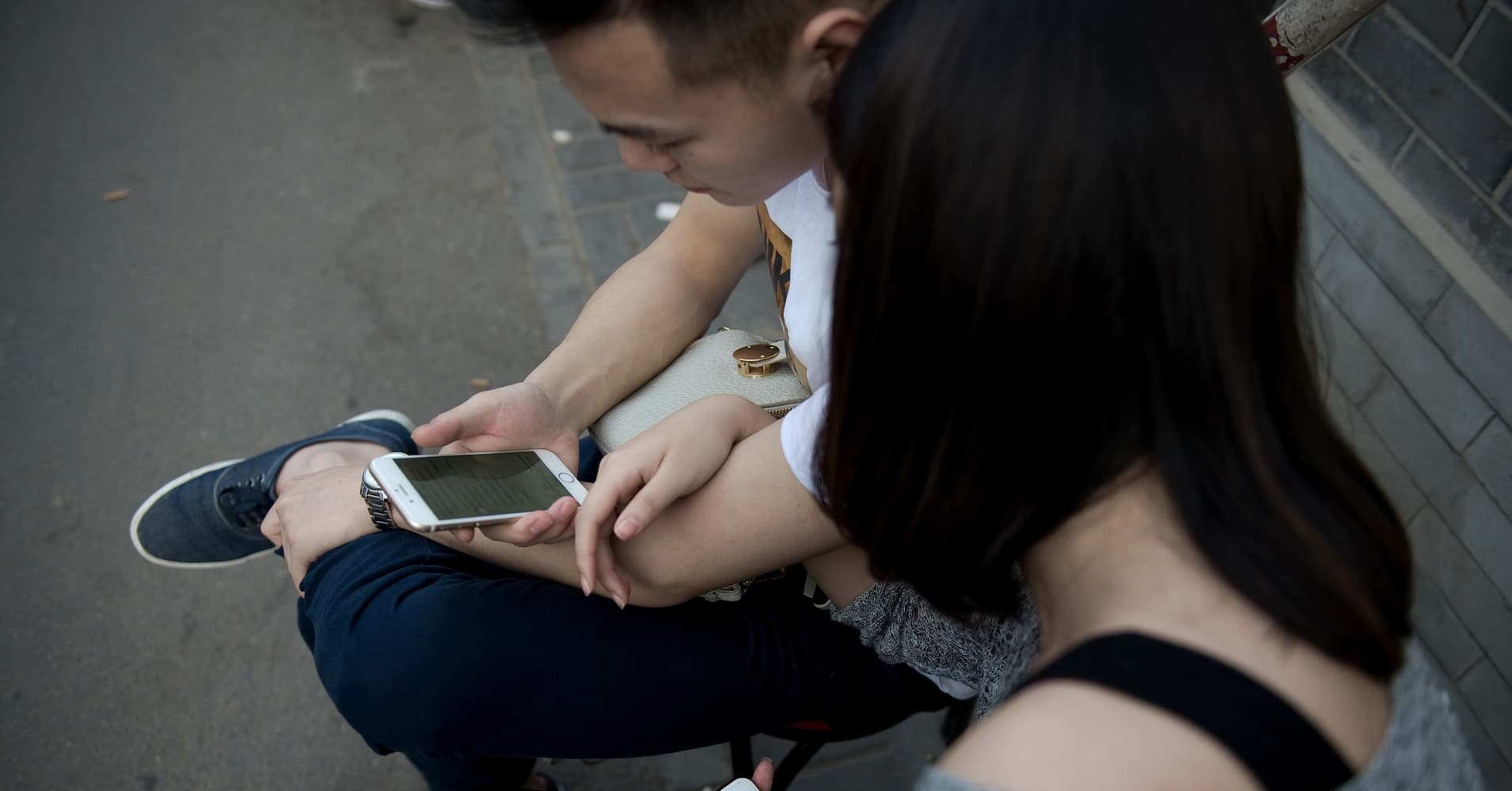 Young couples are sharing fingerprints to unlock each other's phones