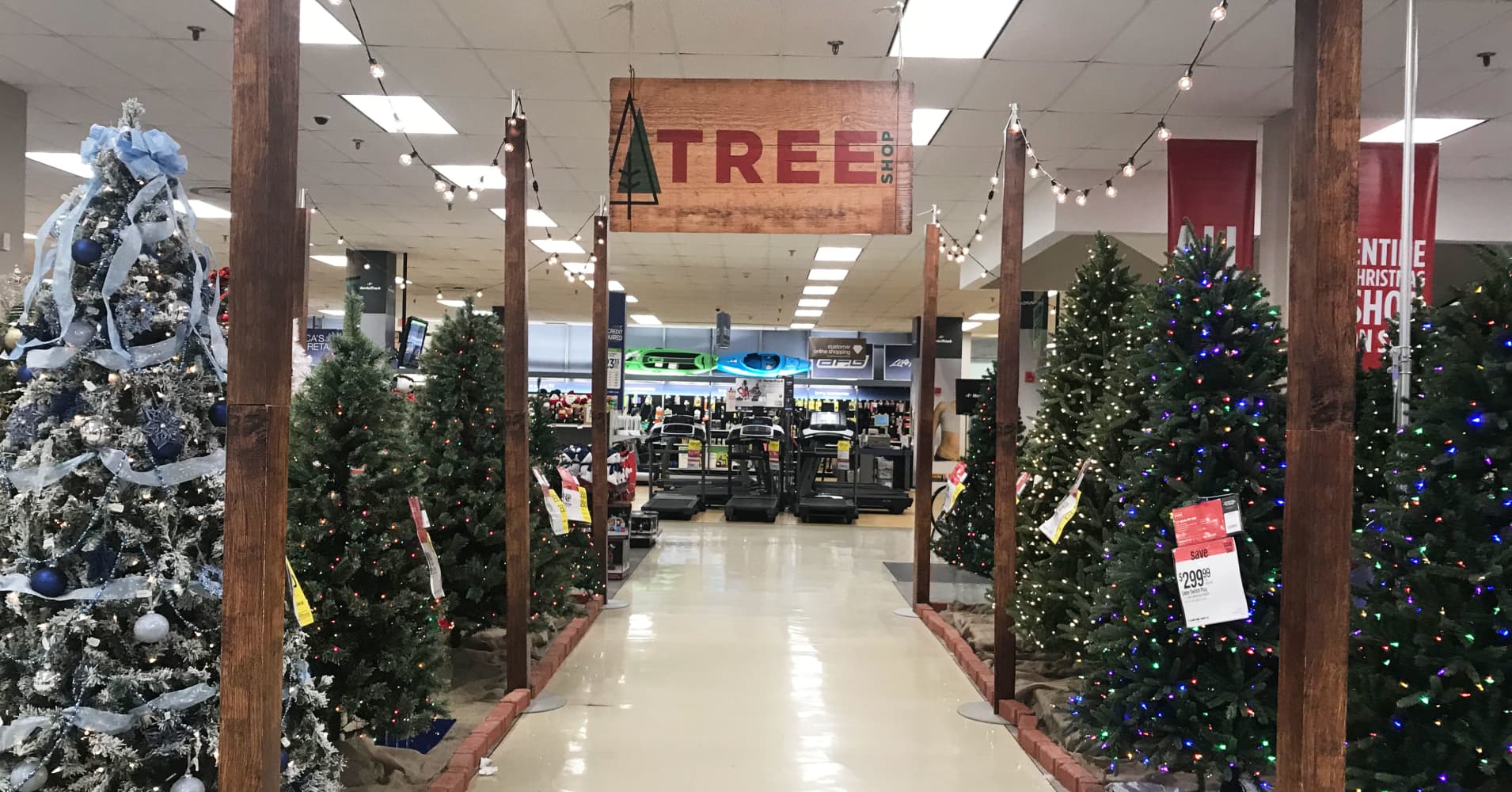 Black Friday for Sears a 'ghost town' as it tries to make it through to another holiday season