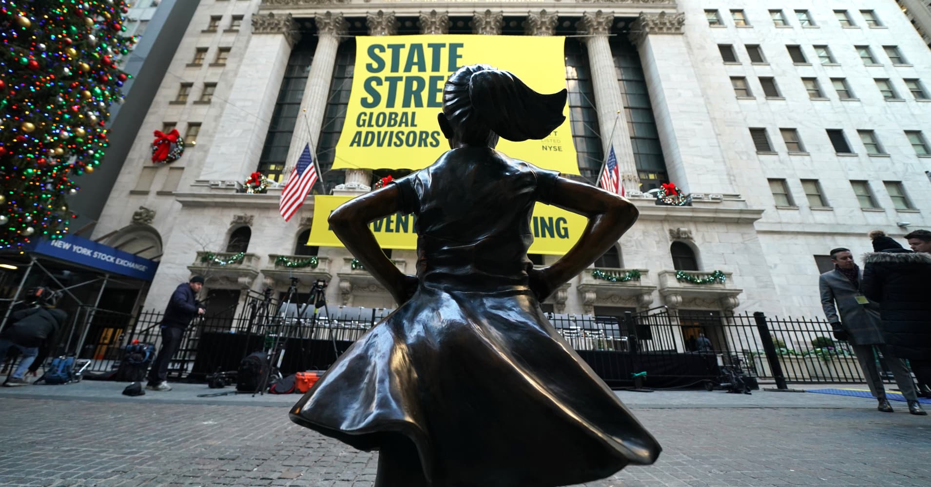 'Fearless Girl' unveiled in front of NYSE, moved away from ...