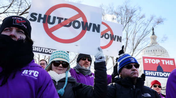 Federal air traffic controller union members protest the partial U.S. federal government shutdown in a rally at the U.S. Capitol in Washington, January 10, 2019.