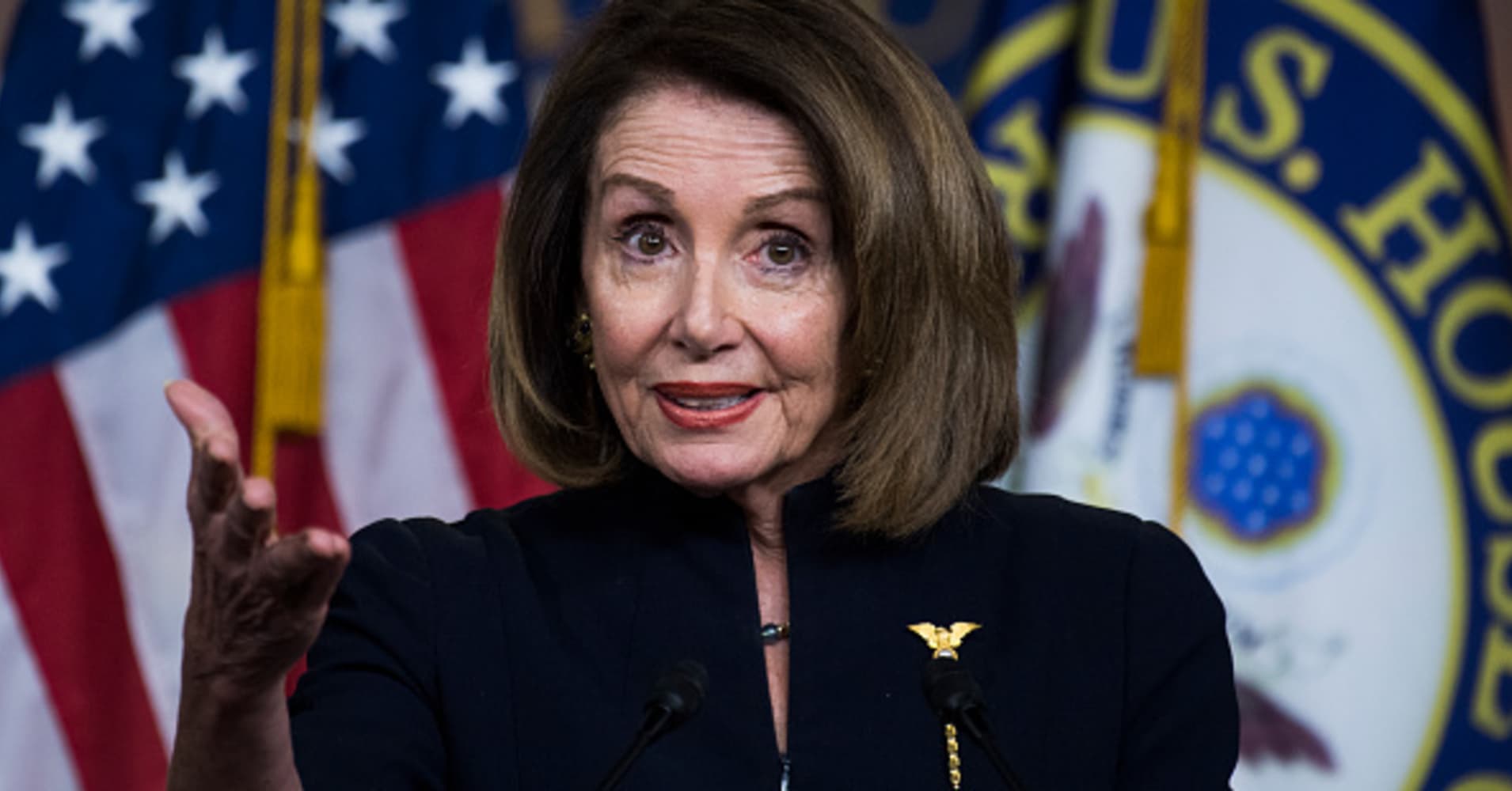 Pelosi warns GOP that a Democratic president could declare gun violence a national emergency