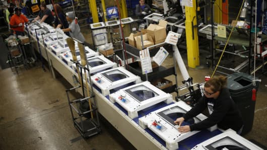 Workers assemble washing machines at the Whirlpool Corp. manufacturing facility in Clyde, Ohio, U.S.