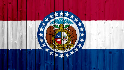 Missouri flag with wood texture